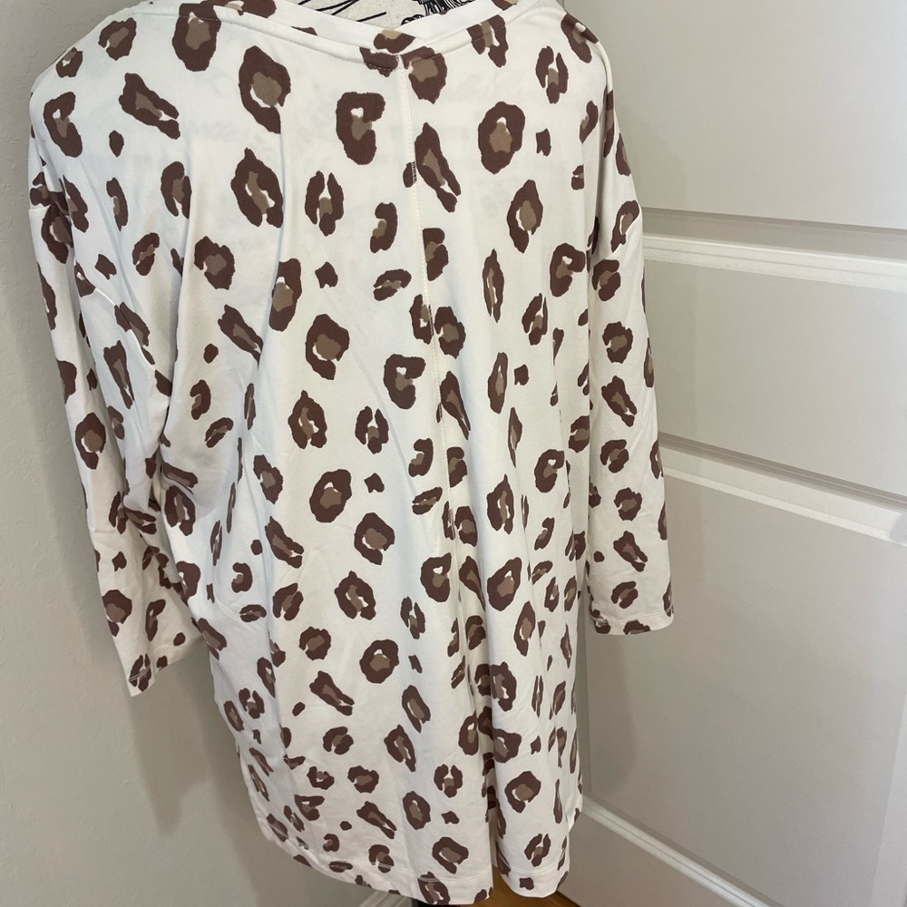 Wonderly Studio Top Size Medium - Picture 4 of 10